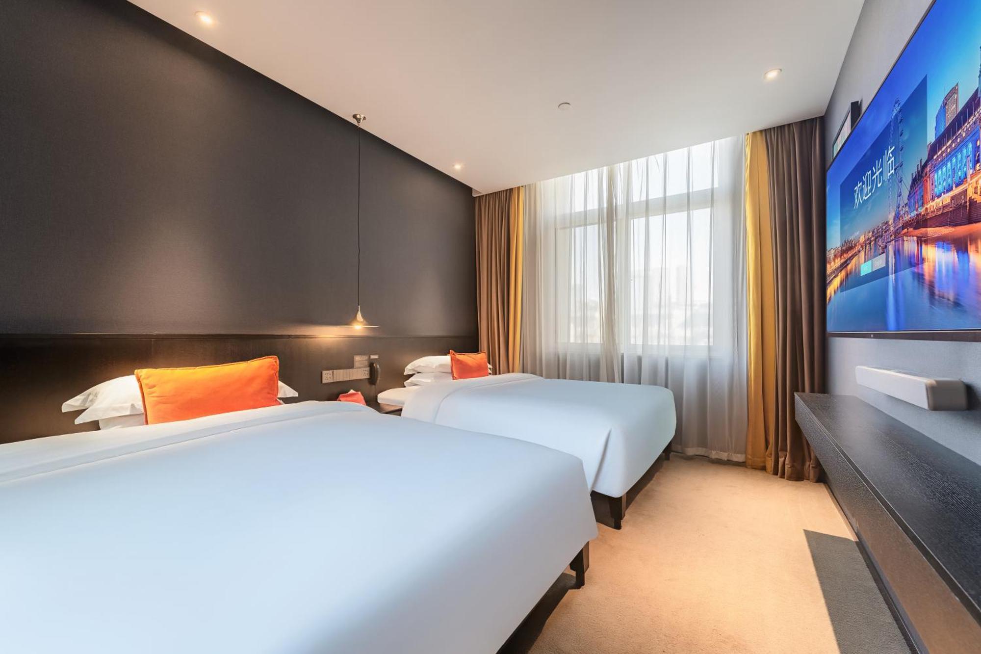 Hesu Designer Hotel & Suites -Near Xi'An Drum Tower And Yongning Gate -Free Laundry Luggage Storage -Kitty Cafe With Freshly Ground Coffee -24H Front Desk -English Service Exteriör bild